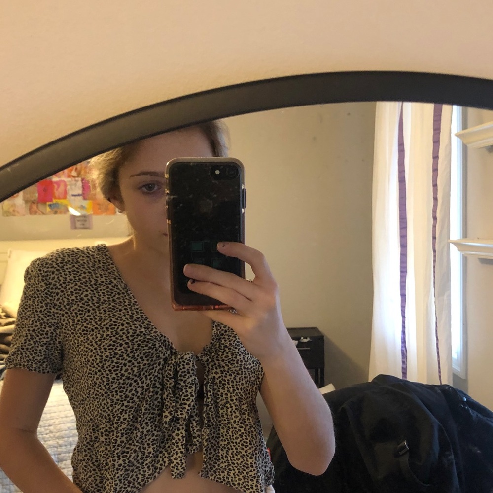 PACSUN TIE CHEETAH BLOUSE